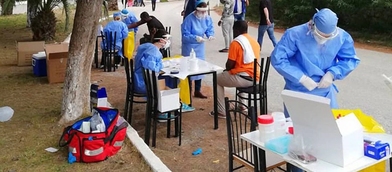 Έφτασε ο Στρατός στο Κρανίδι: Στήνει σκηνές έξω από το ξενοδοχείο-«κορωνοφωλιά» (βίντεο)